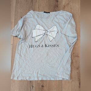 Hugs and kisses wildfox shirt Size 2 Rare Bow